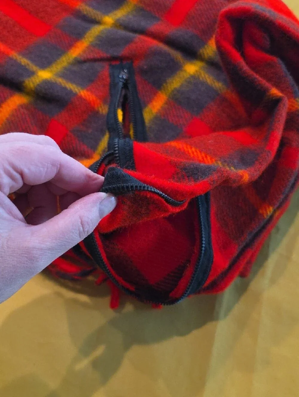 VTG Faribo Poncho Blanket Pak Red Plaid Stadium Throw Fringe New In Bag NOS